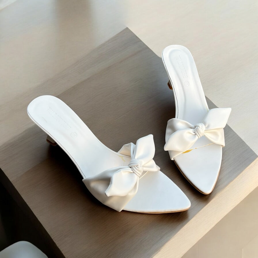 Pointed-Toe Bowknot Heel