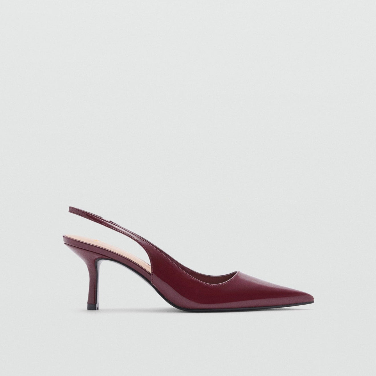 Pointed shoes with Mehroon patent leather effect